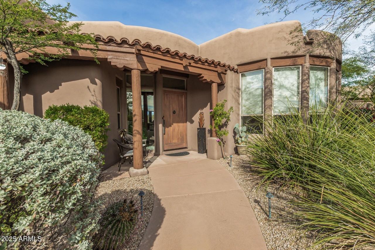 7872 E Thorntree Dr - Photo 3 of 47