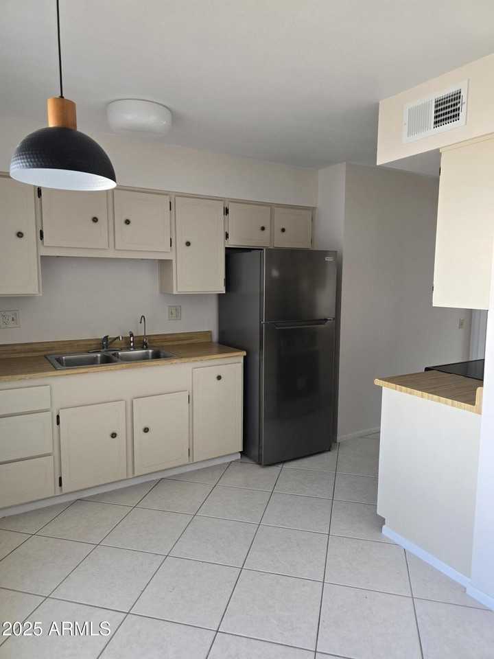 9714 W Mockingbird Dr - Photo 5 of 15