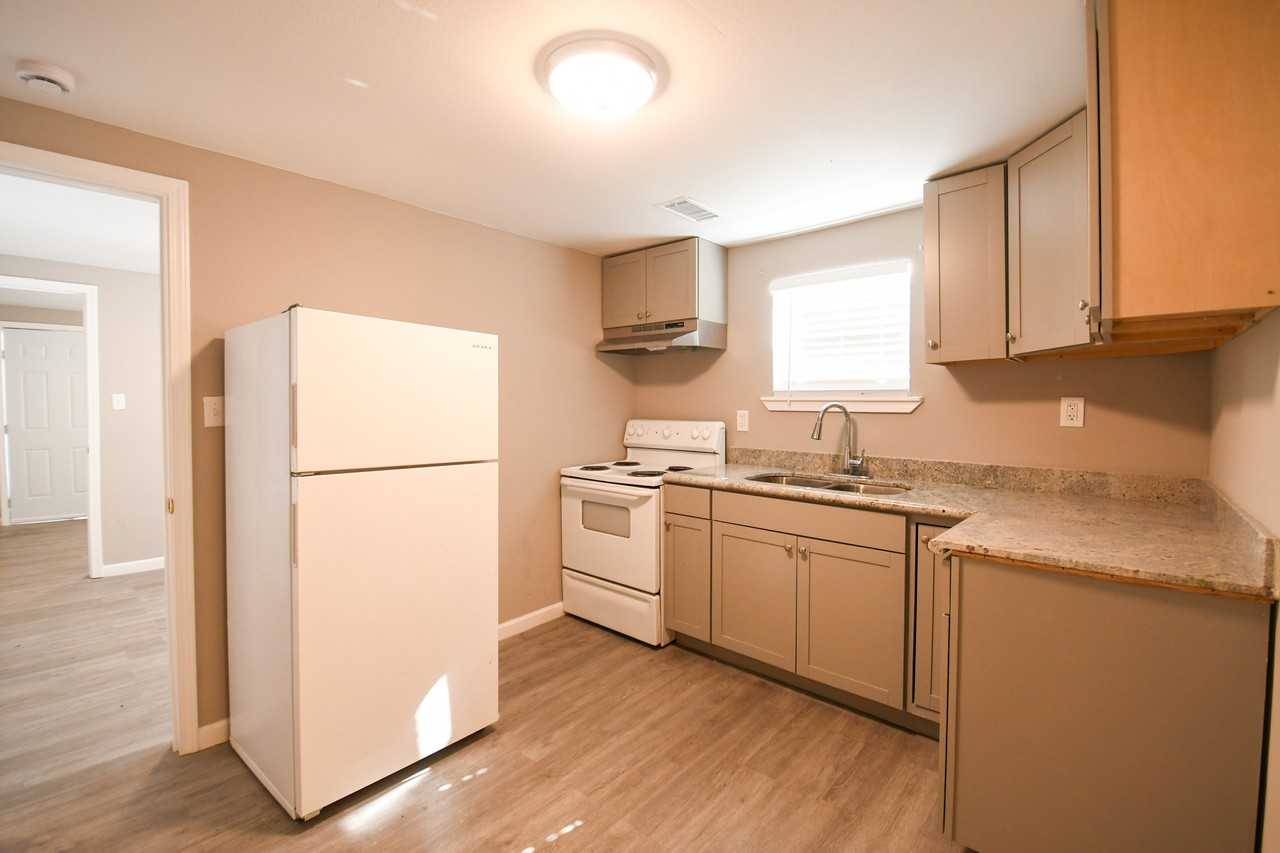 411 W 29th Ave #1 - Photo 3 of 7