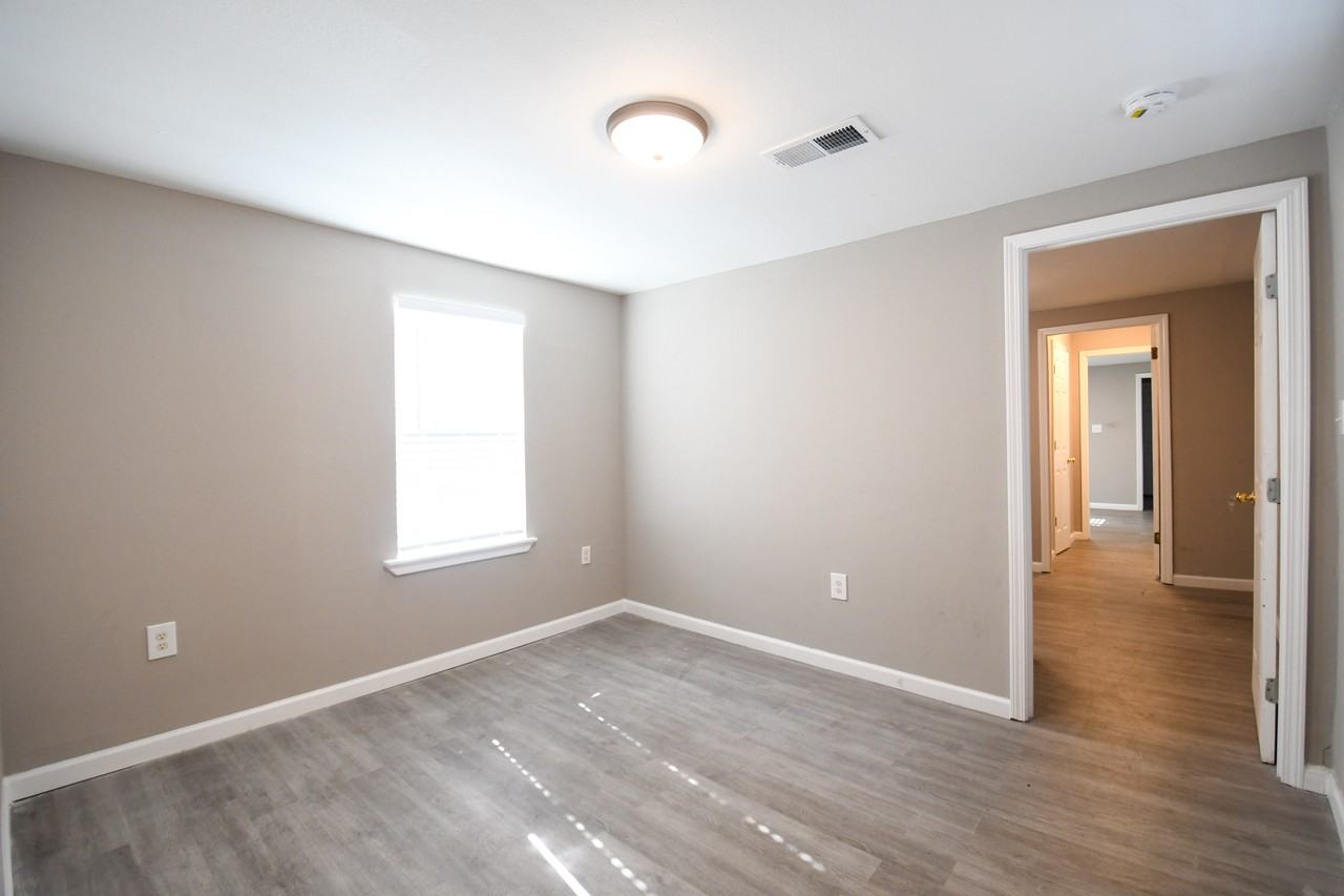 411 W 29th Ave #1 - Photo 6 of 7