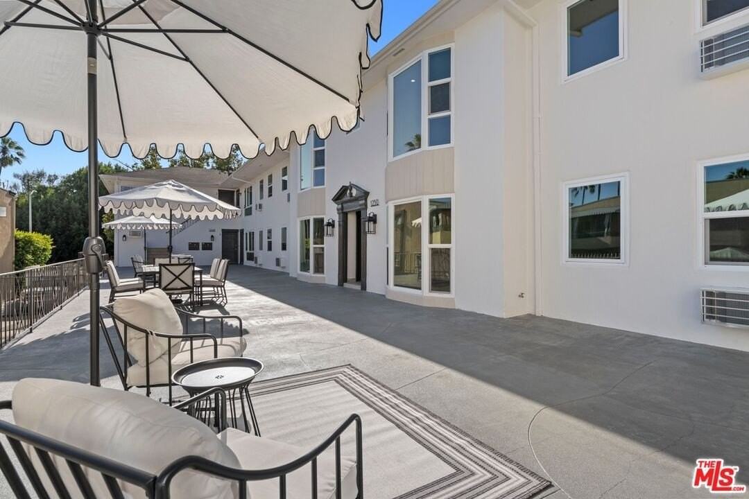 1252 N Crescent Heights Blvd Apt 2 #2 - Photo 3 of 14