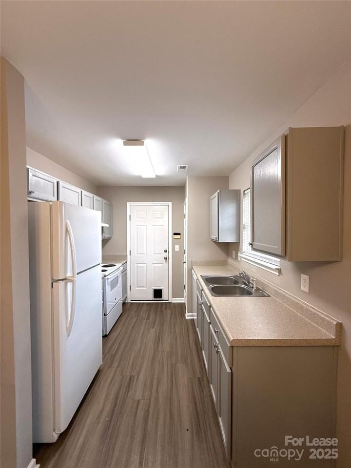 3631 Joel Turner Dr - Photo 5 of 15