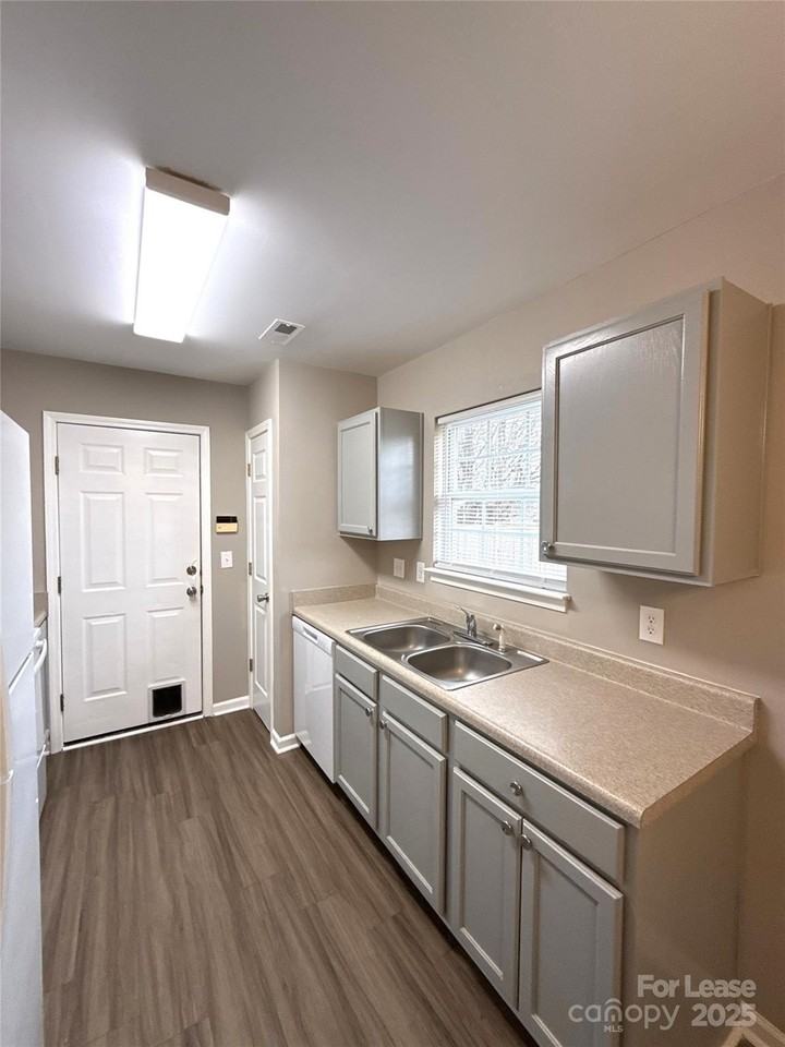 3631 Joel Turner Dr - Photo 7 of 15