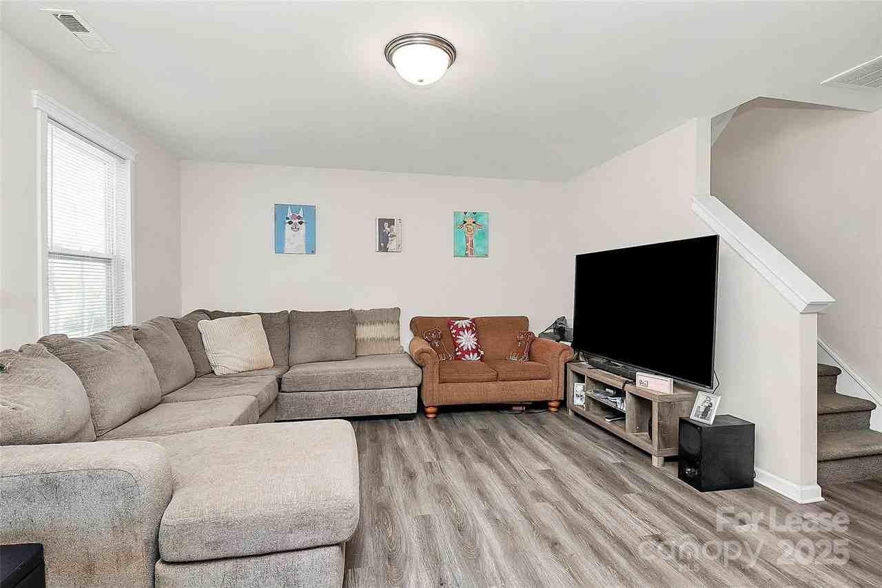 409 Kickapoo Ave - Photo 6 of 35