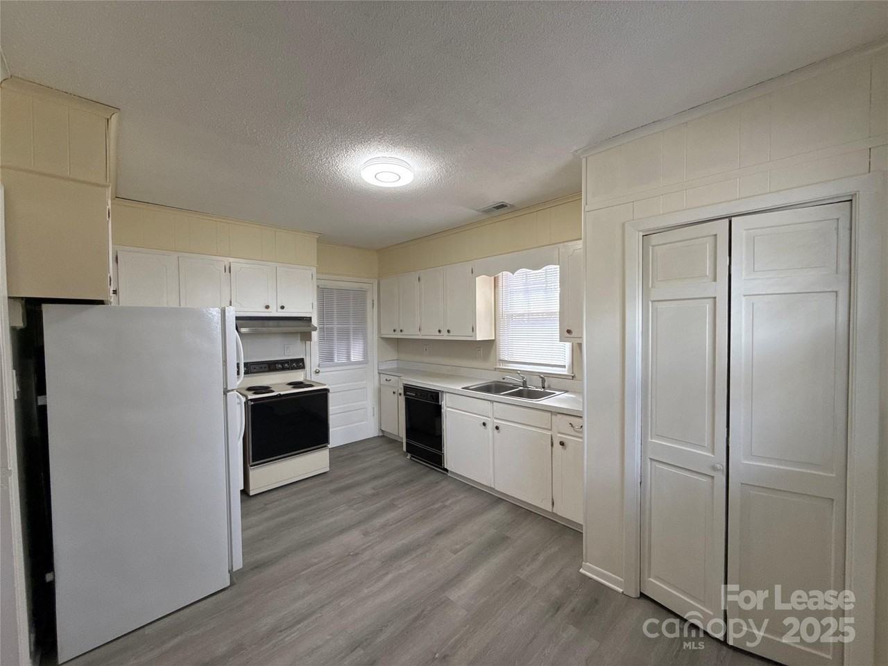 1516 Pleasant Plains Rd - Photo 5 of 12