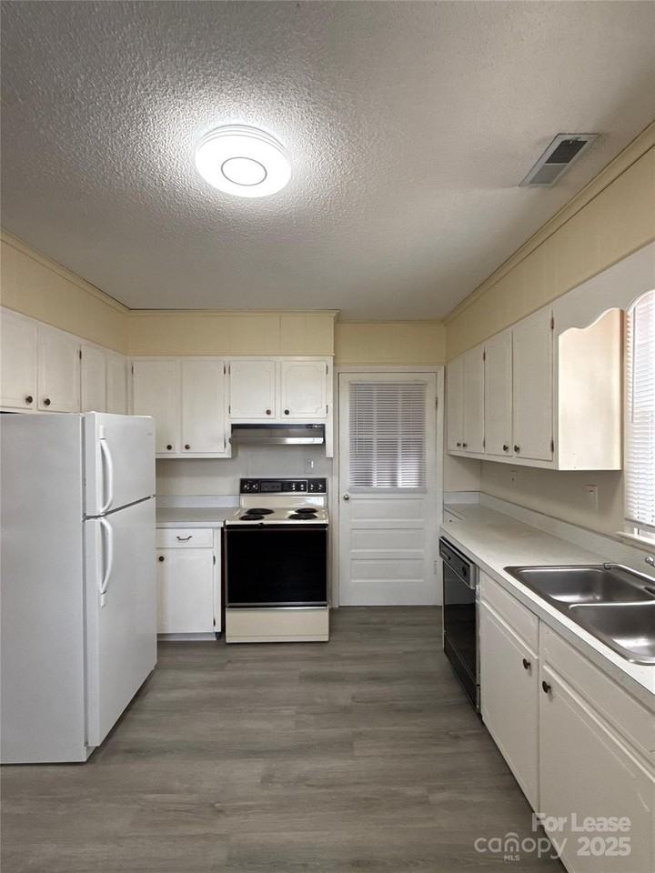 1516 Pleasant Plains Rd - Photo 6 of 12