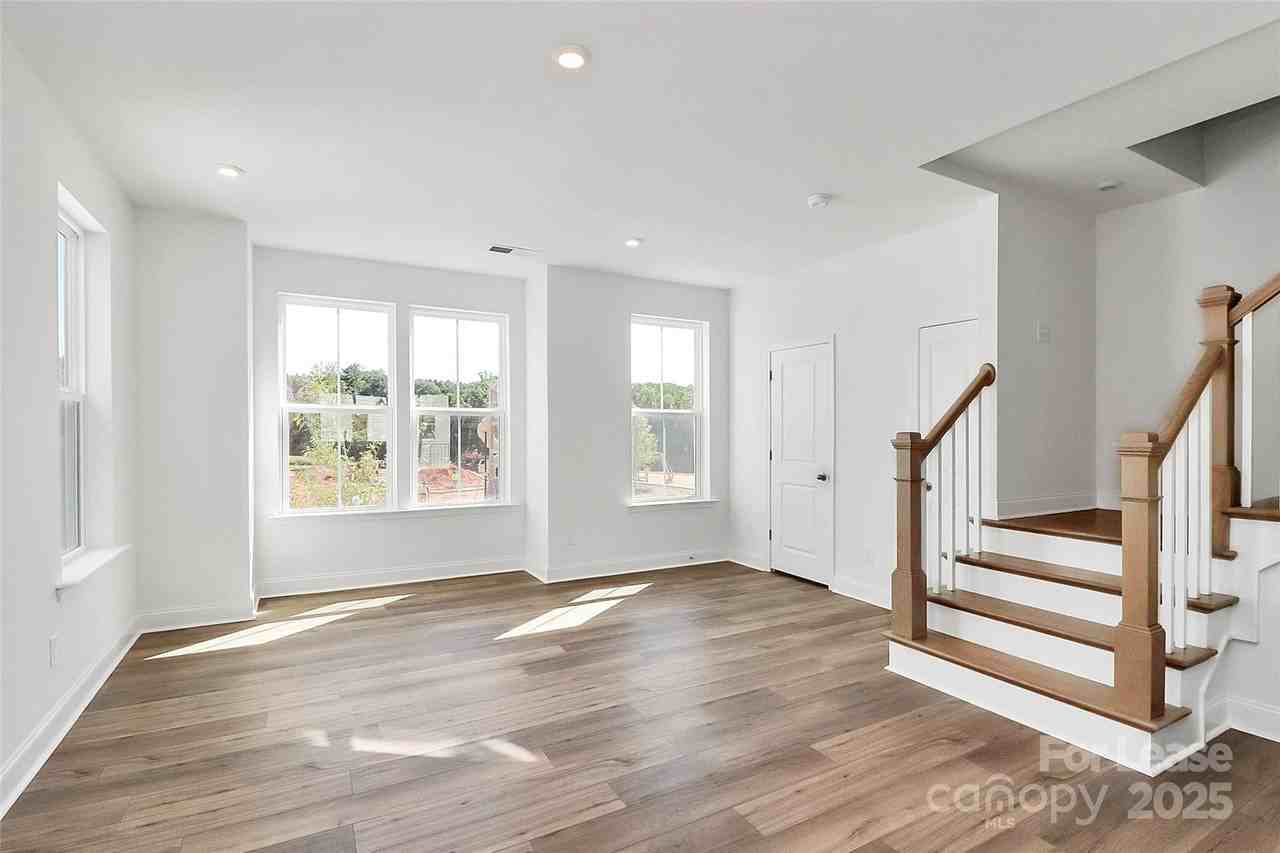 7118 Westrow Ave - Photo 2 of 16