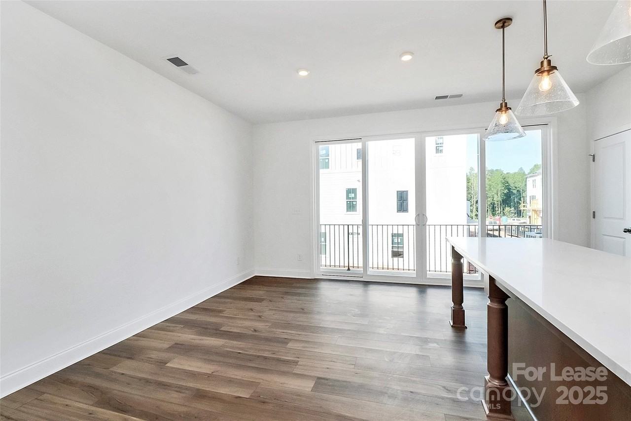 7118 Westrow Ave - Photo 5 of 16