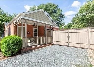 2618 Lumina Ave - Photo 2 of 15