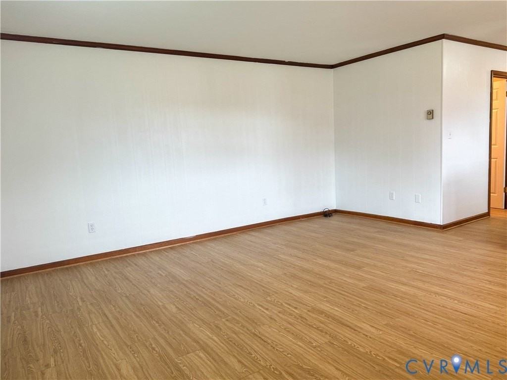 101 Lyons Ave - Photo 3 of 10