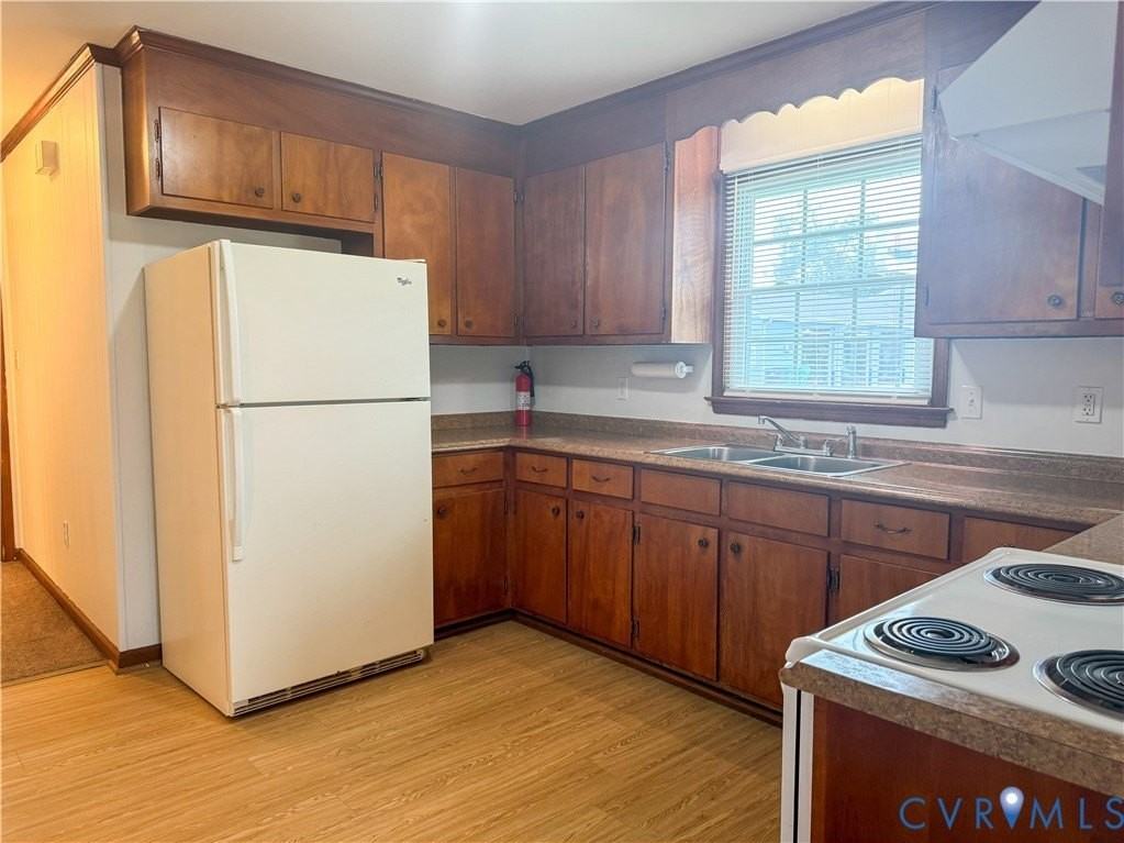 101 Lyons Ave - Photo 6 of 10