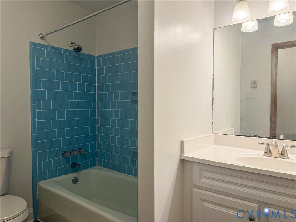 101 Lyons Ave - Photo 7 of 10