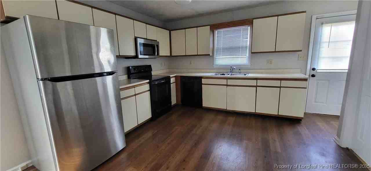 1439 Sprunt Ave - Photo 2 of 7