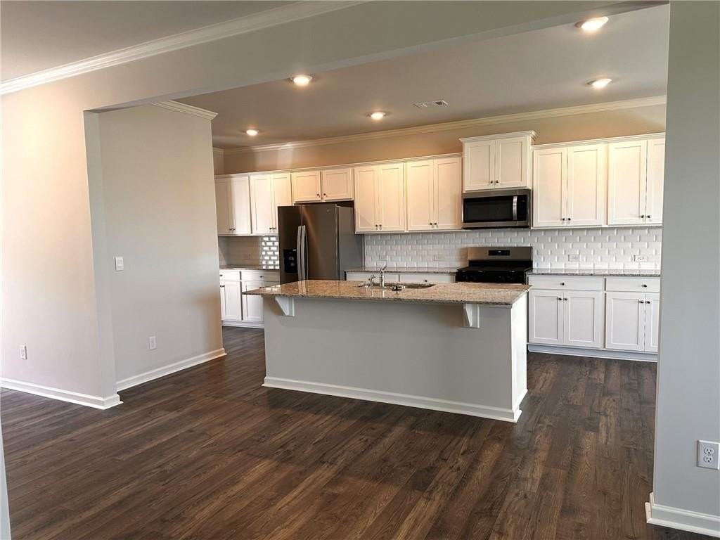 140 Landsdowne Way Se - Photo 3 of 5