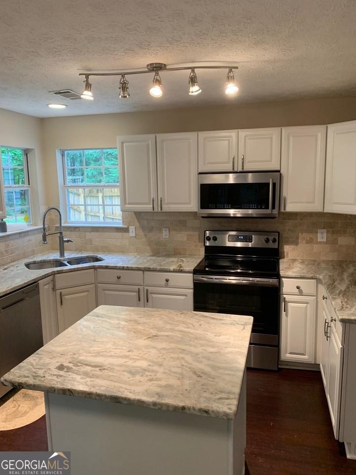 123 Rayner Dr - Photo 3 of 14