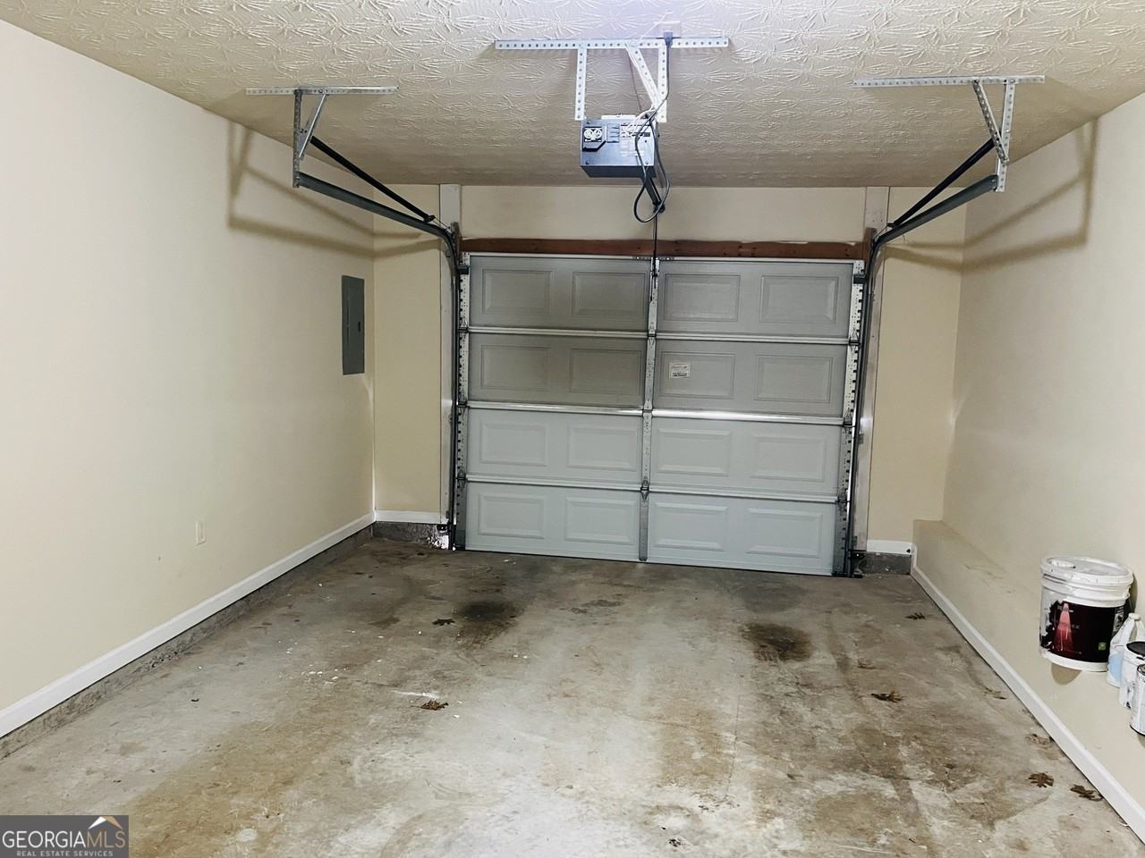 2119 Manhattan Pkwy - Photo 2 of 25