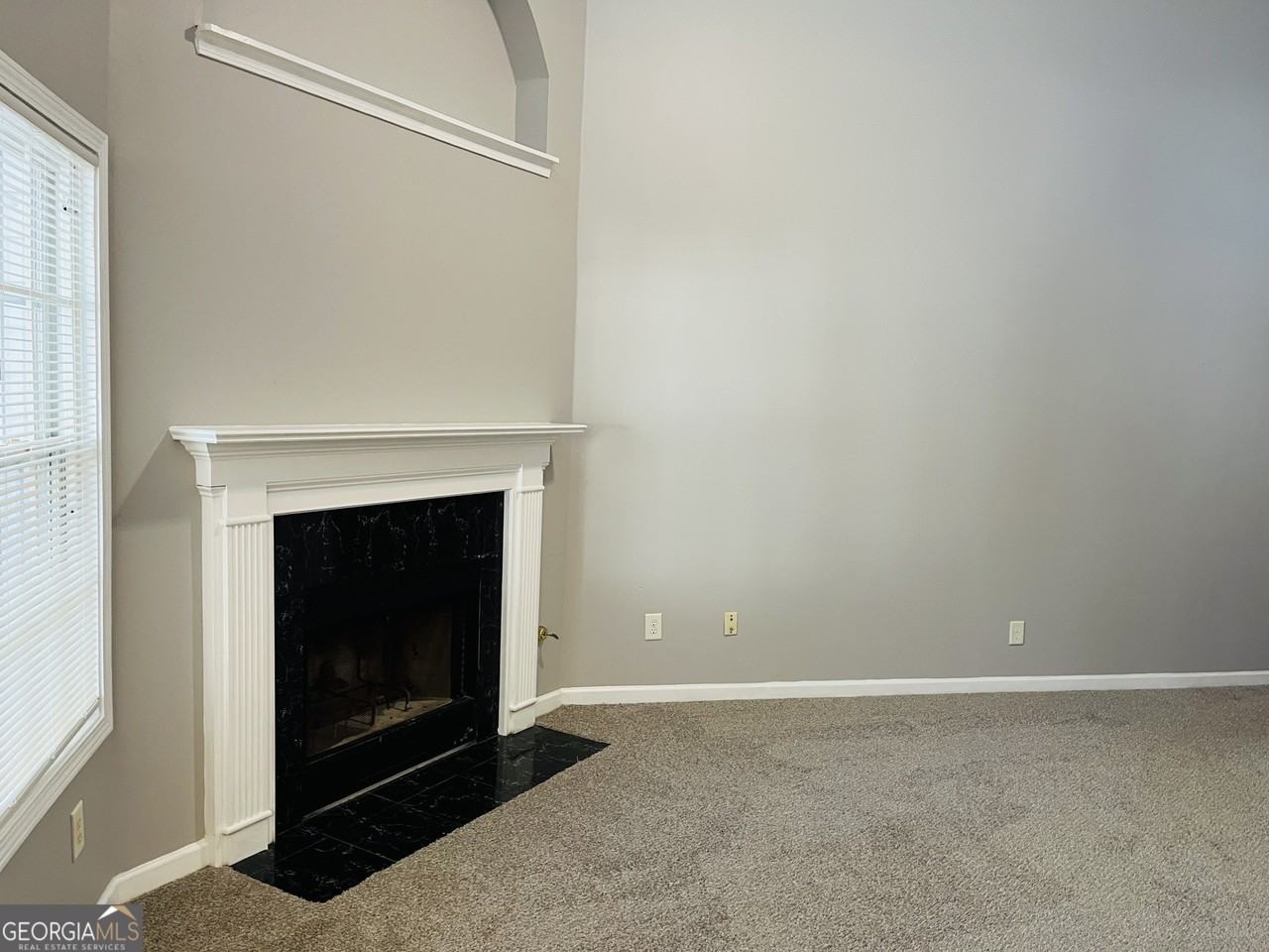 2119 Manhattan Pkwy - Photo 6 of 25