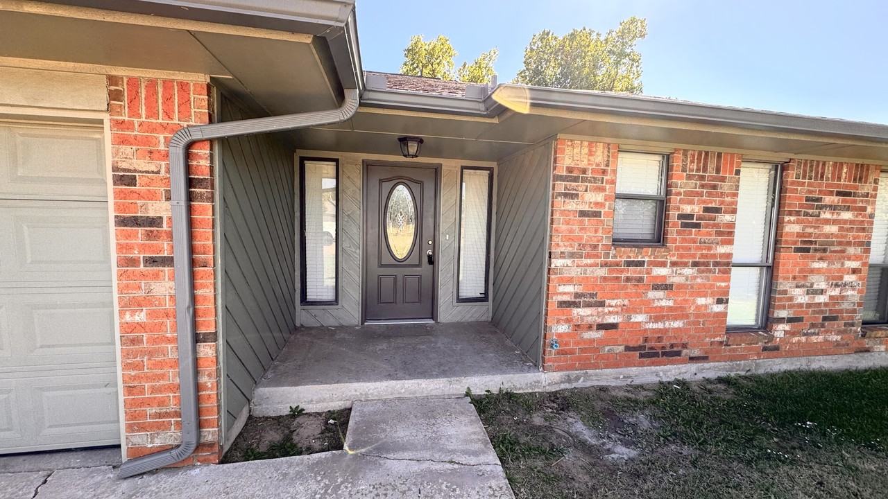 812 Se 15th St #1 - Photo 2 of 20