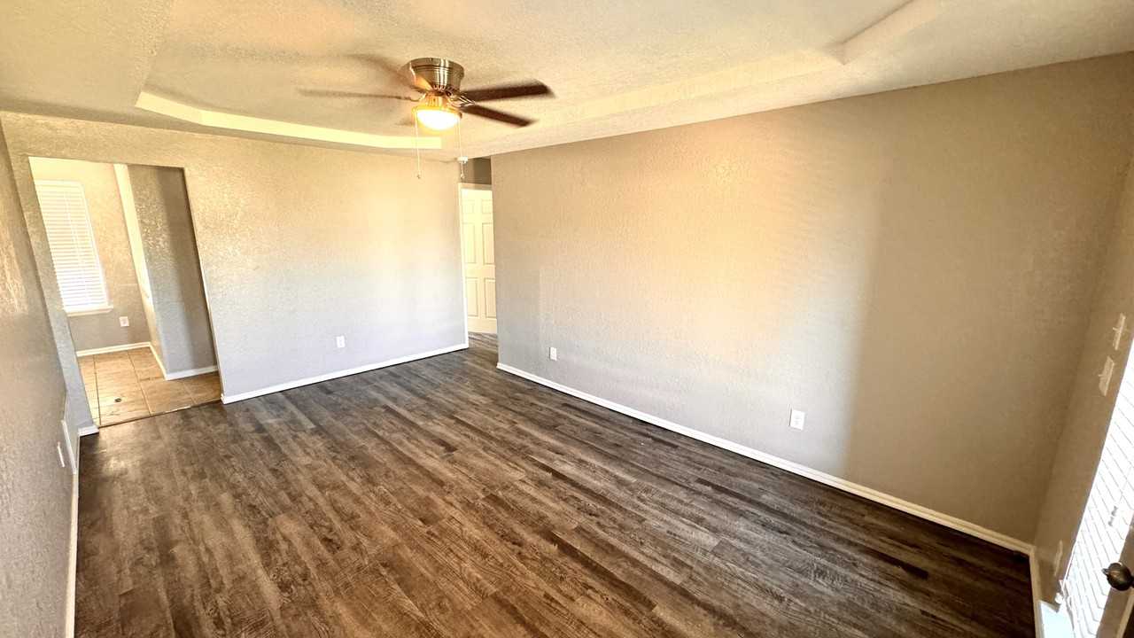 812 Se 15th St #1 - Photo 3 of 20