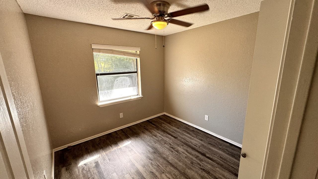 812 Se 15th St #1 - Photo 5 of 20