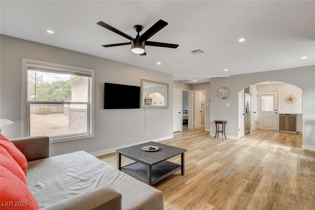 1017 E Oakey Blvd - Photo 4 of 25