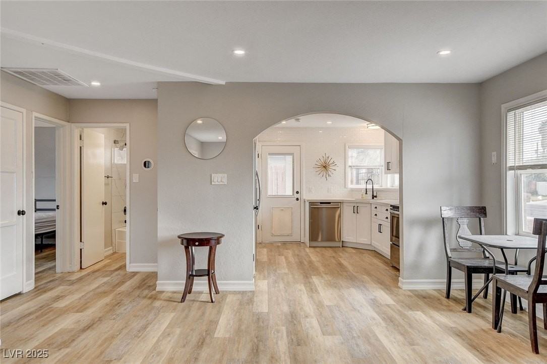 1017 E Oakey Blvd - Photo 6 of 25