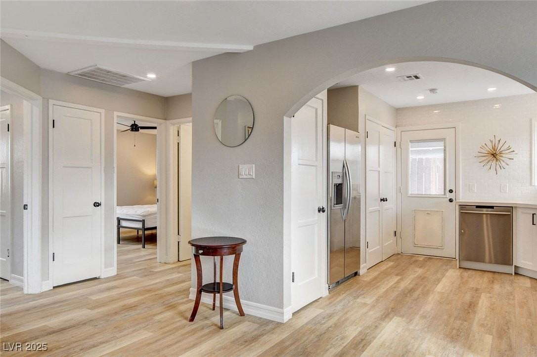 1017 E Oakey Blvd - Photo 7 of 25