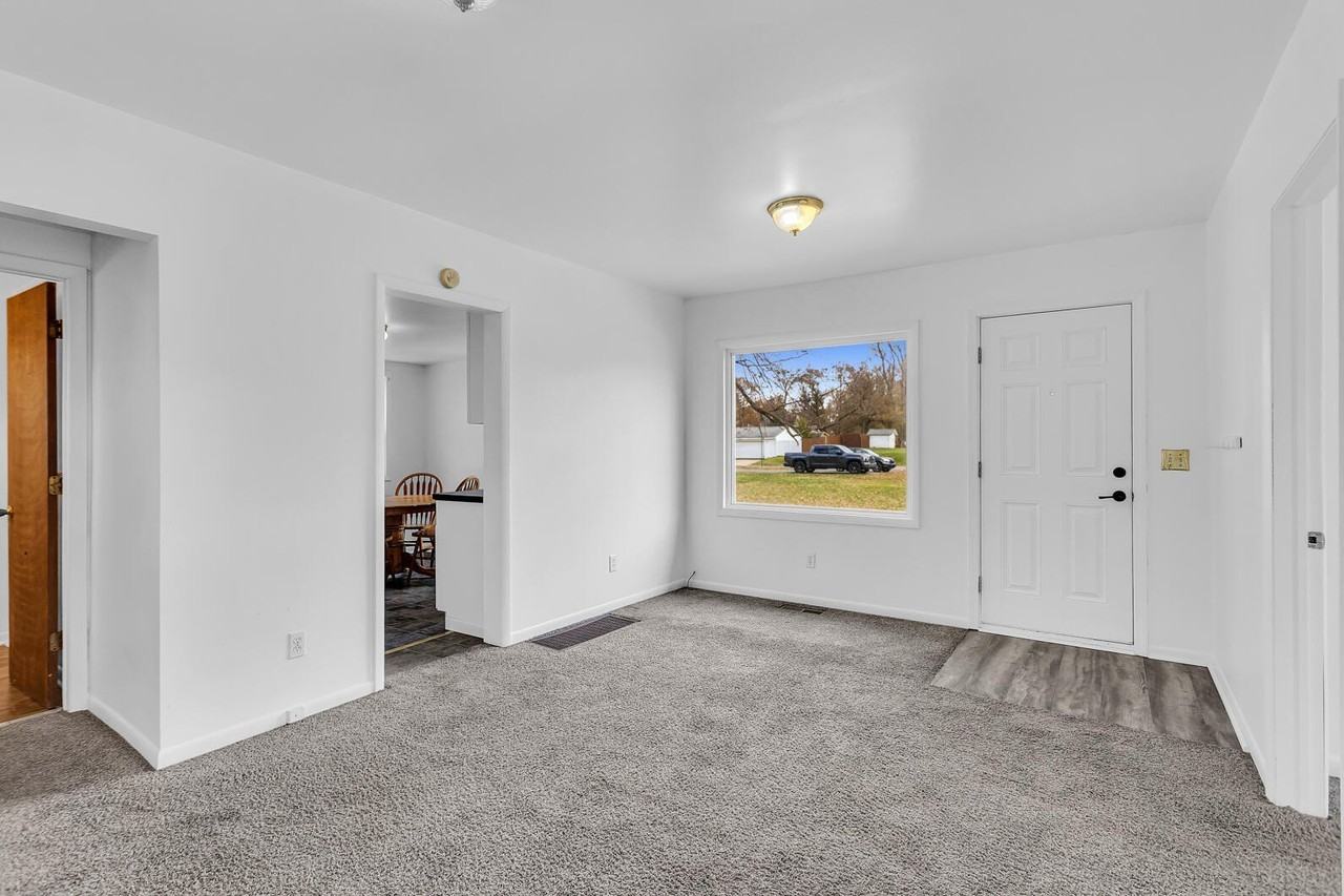 230 W Prospect St - Photo 4 of 26