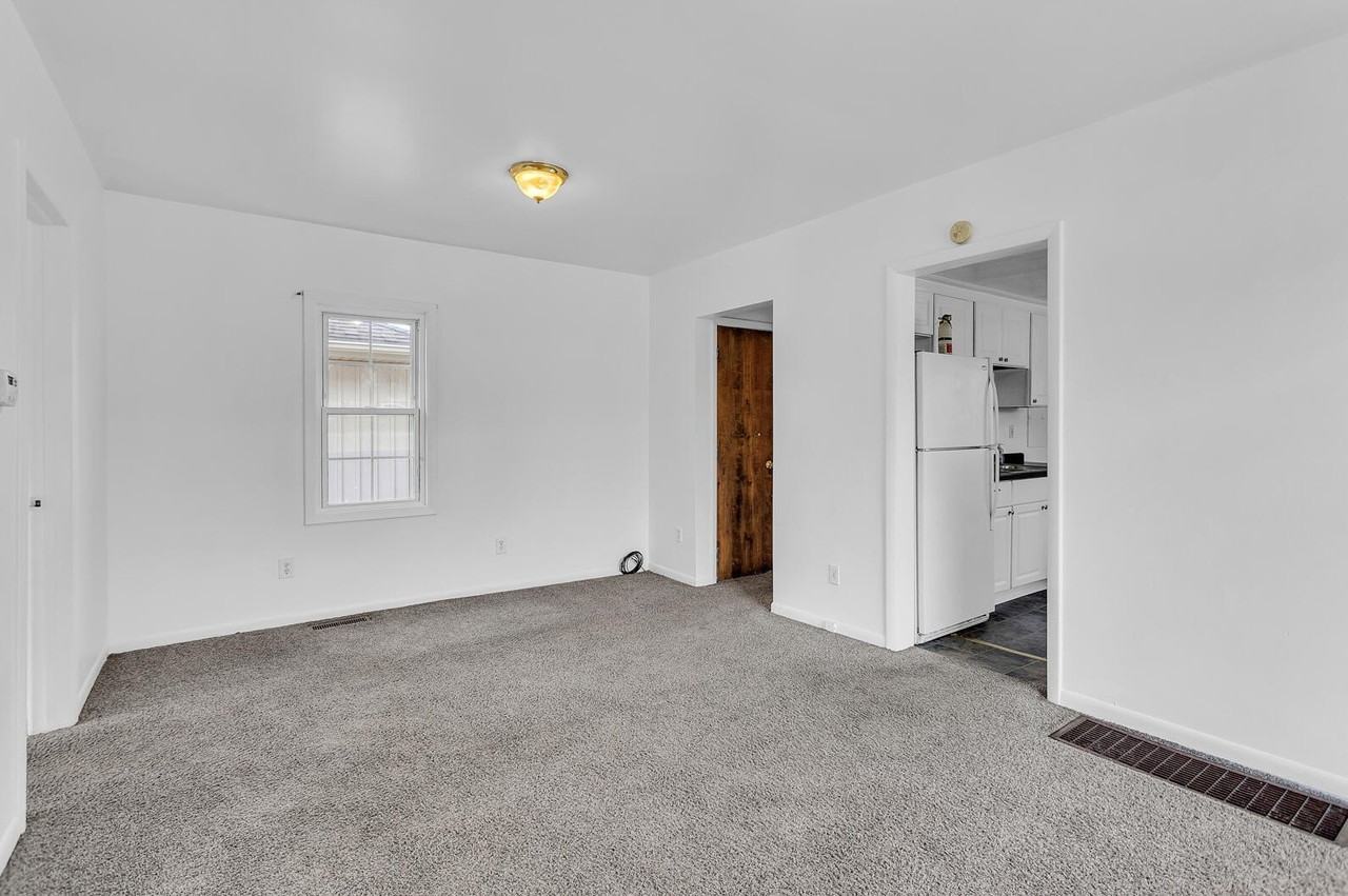 230 W Prospect St - Photo 5 of 26