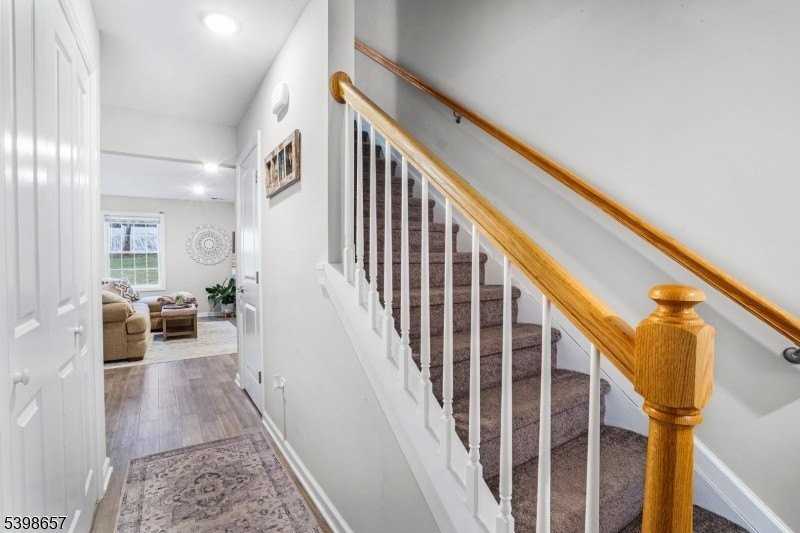 21 Gregg Ct - Photo 4 of 25