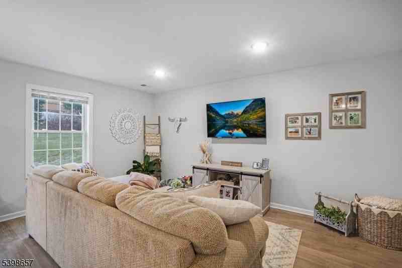 21 Gregg Ct - Photo 7 of 25