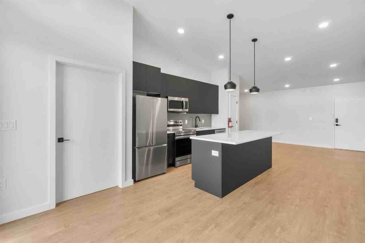 952 Broadway #301F - Photo 4 of 17