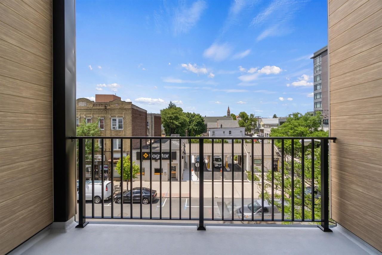 952 Broadway #301F - Photo 5 of 17