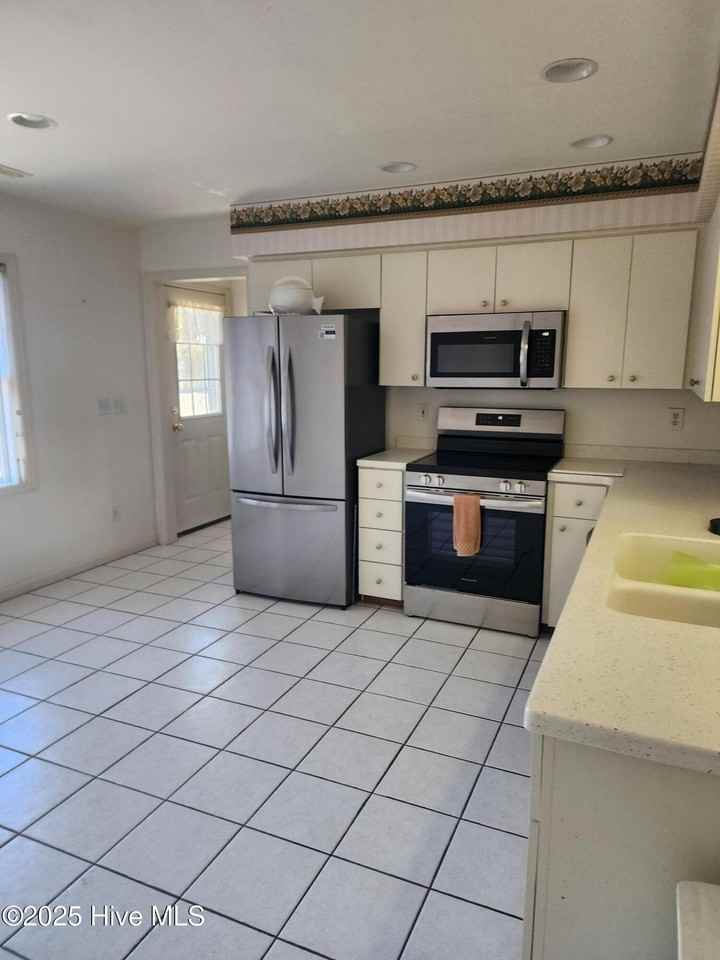 903 Rectory Ct - Photo 4 of 18