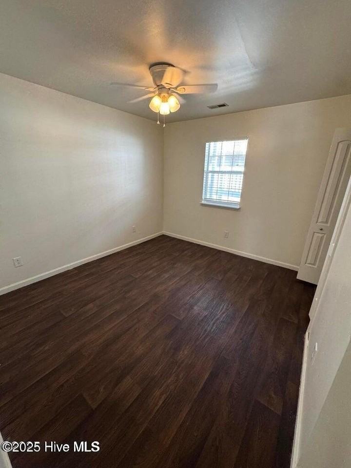 4008 Whitebridge Dr Apt 12 #12 - Photo 7 of 12