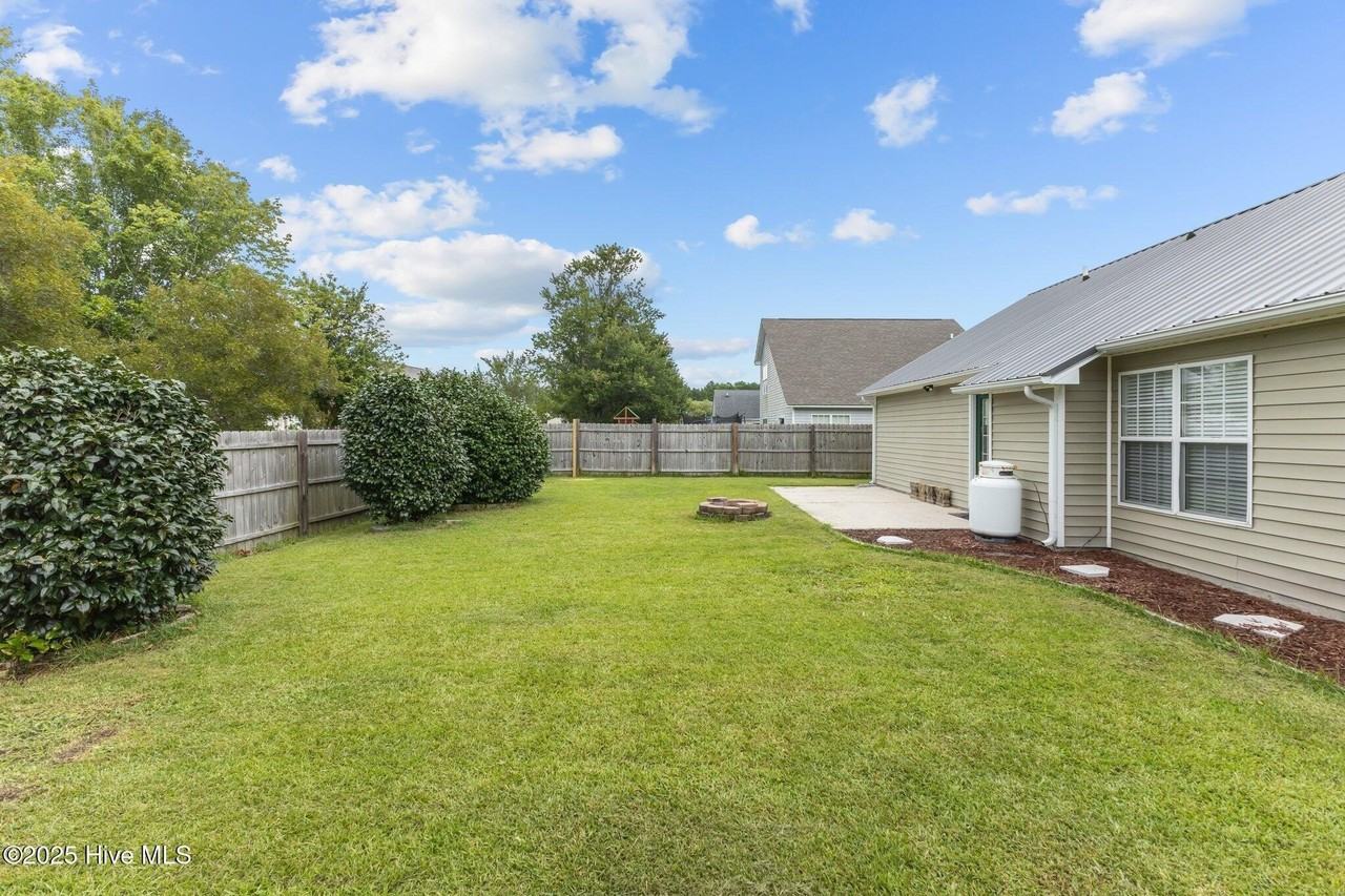 300 Foxhall Rd - Photo 5 of 38