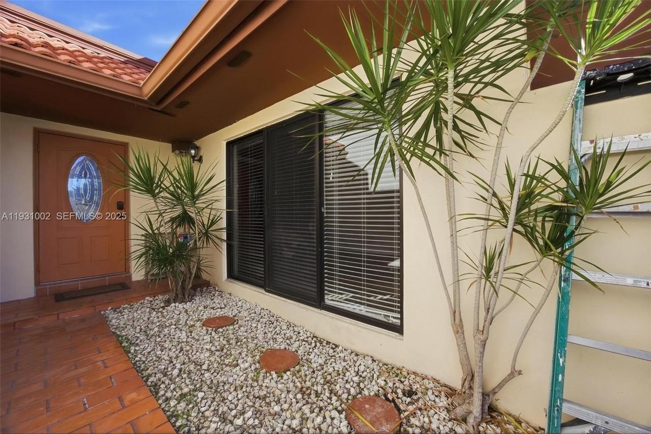 11731 Sw 112th Ter #0 - Photo 4 of 41