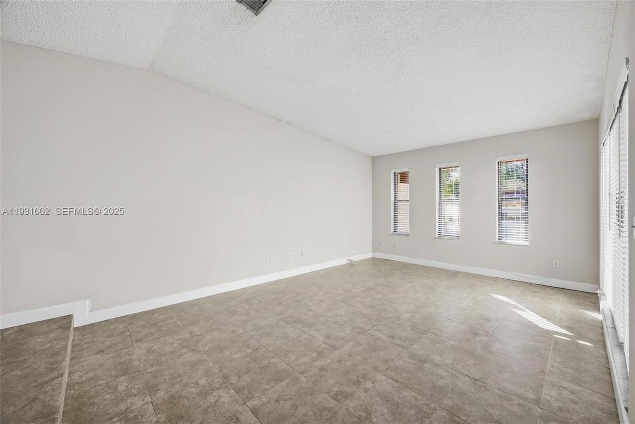 11731 Sw 112th Ter #0 - Photo 7 of 41