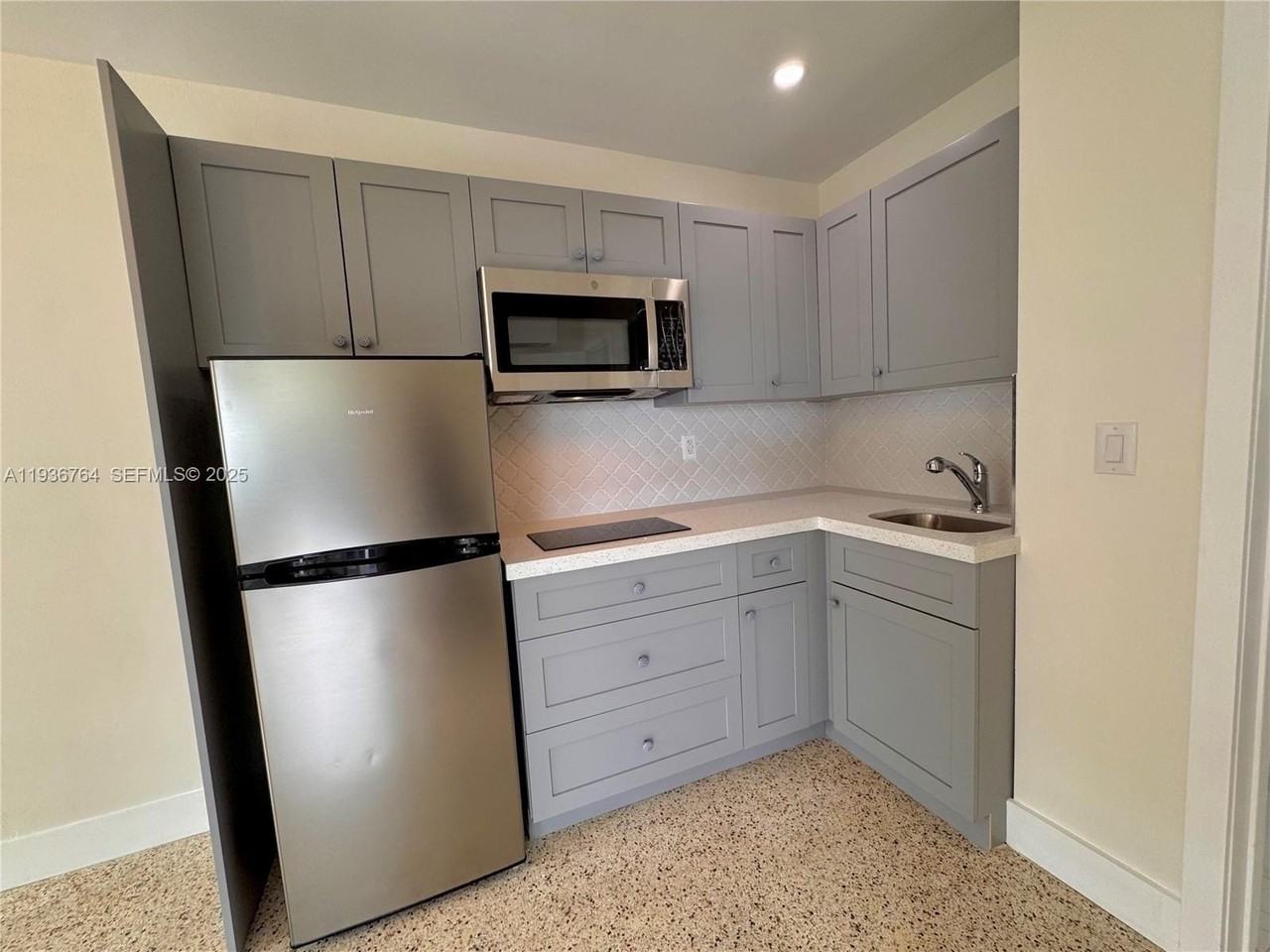 7135 Sw 22nd St #BACK - Photo 5 of 8