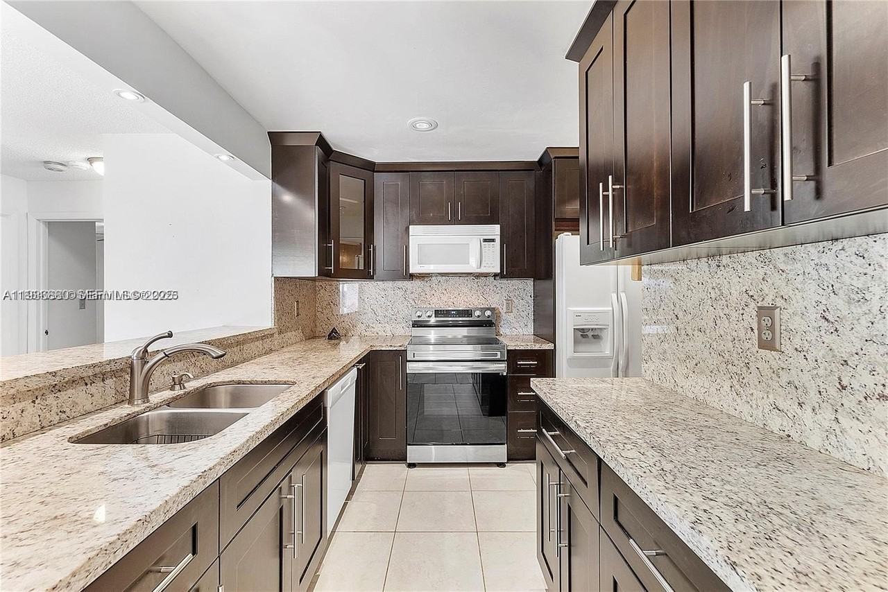 11909 Sw 48th Ct - Photo 5 of 11