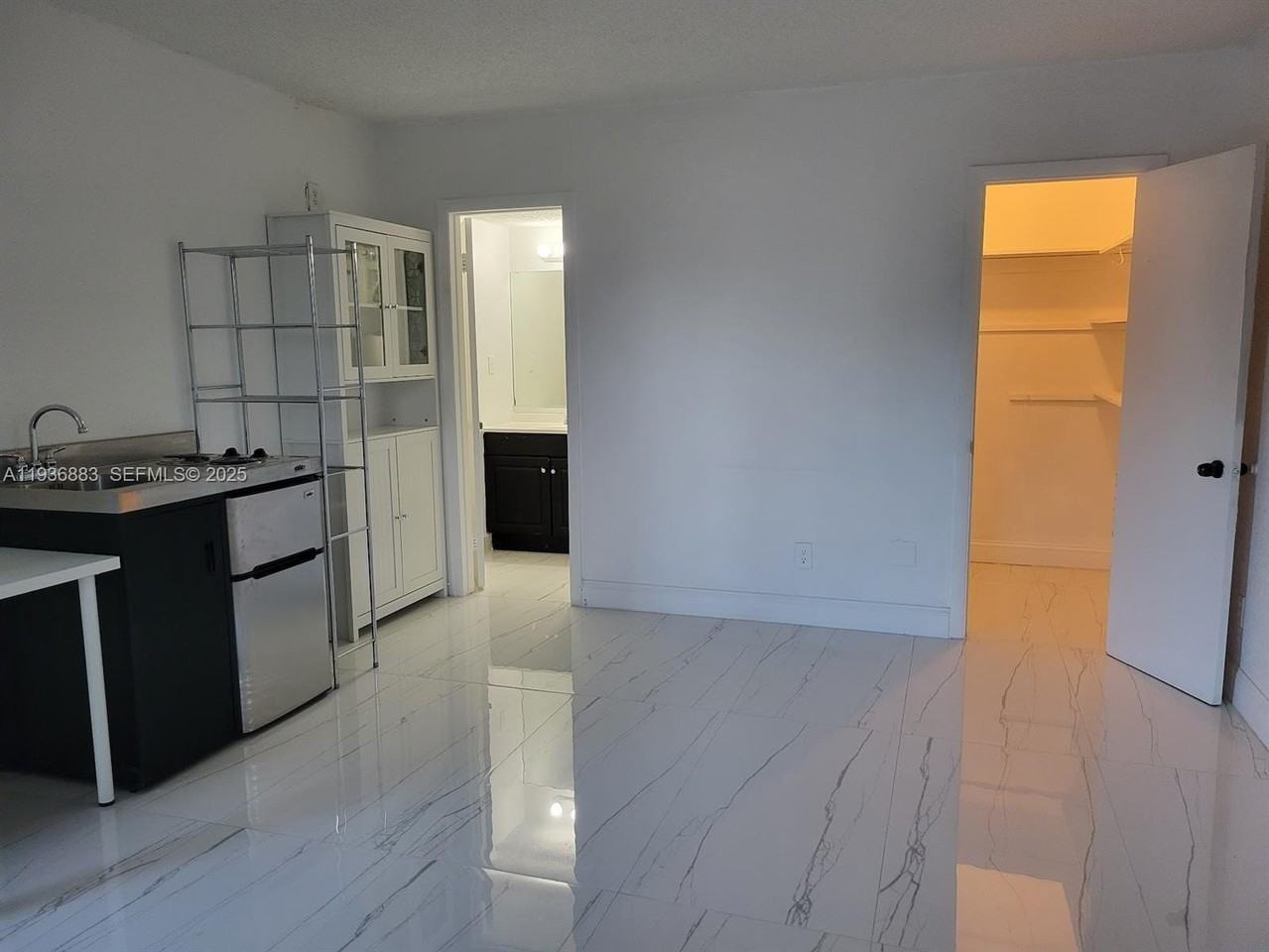 1300 Nw 4th Ave #B - Photo 4 of 12