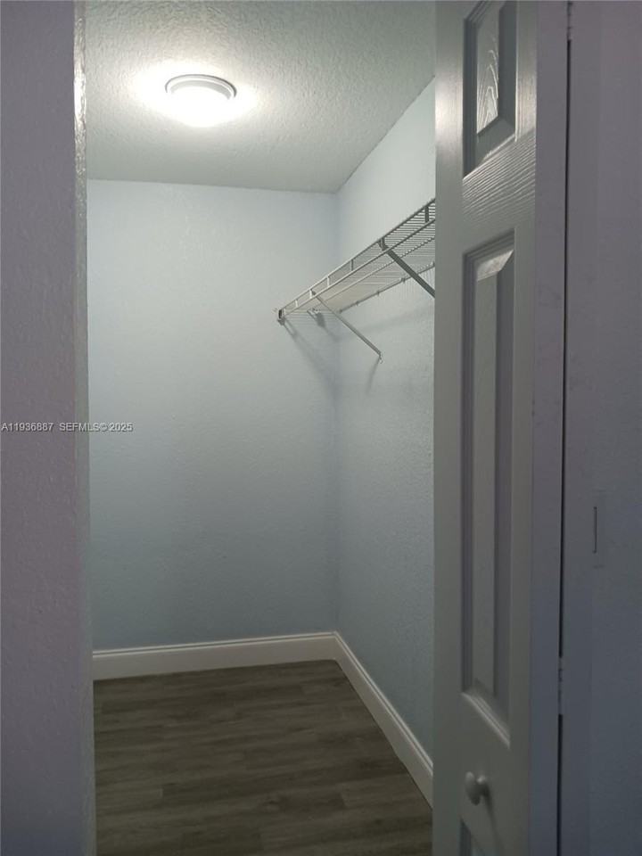 405 Gardens Dr #102 - Photo 6 of 7