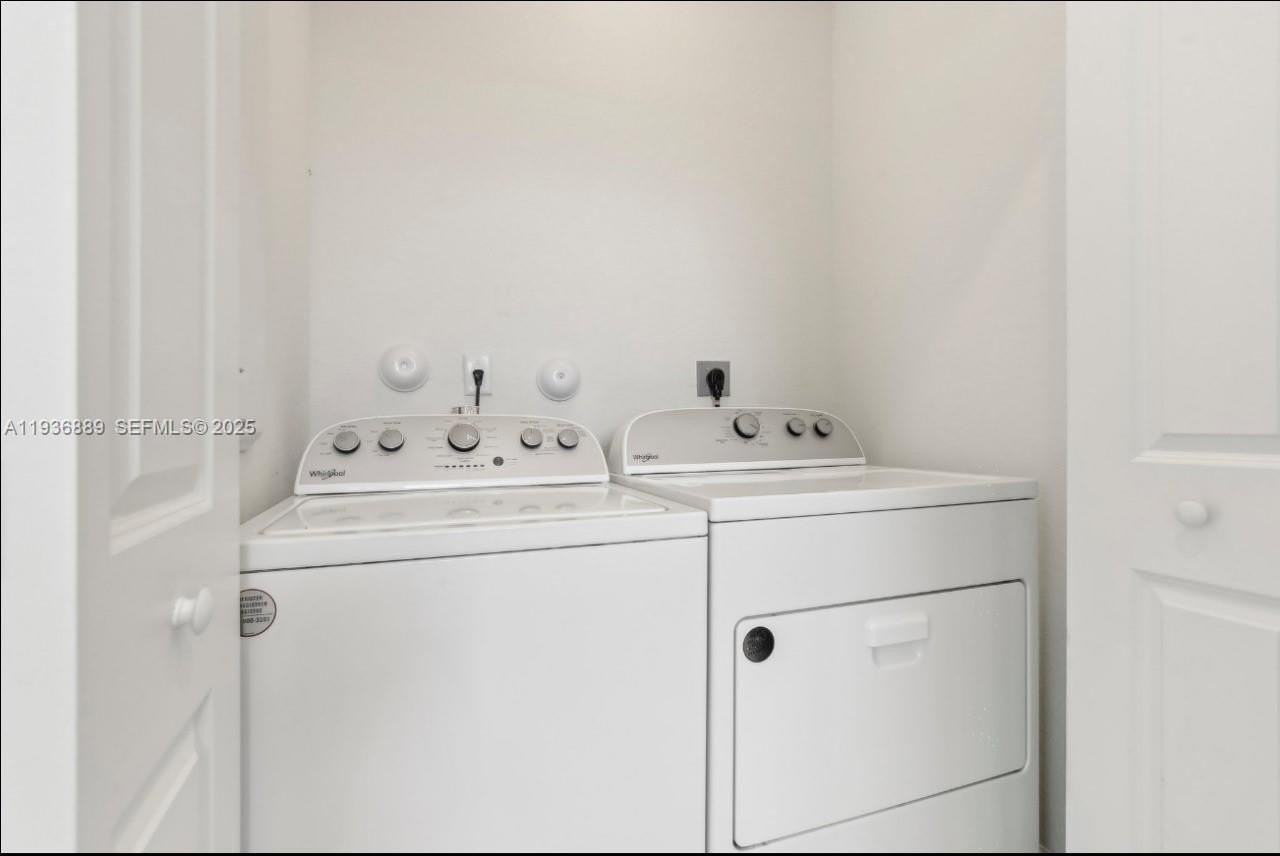 2645 Se 17th St - Photo 7 of 10