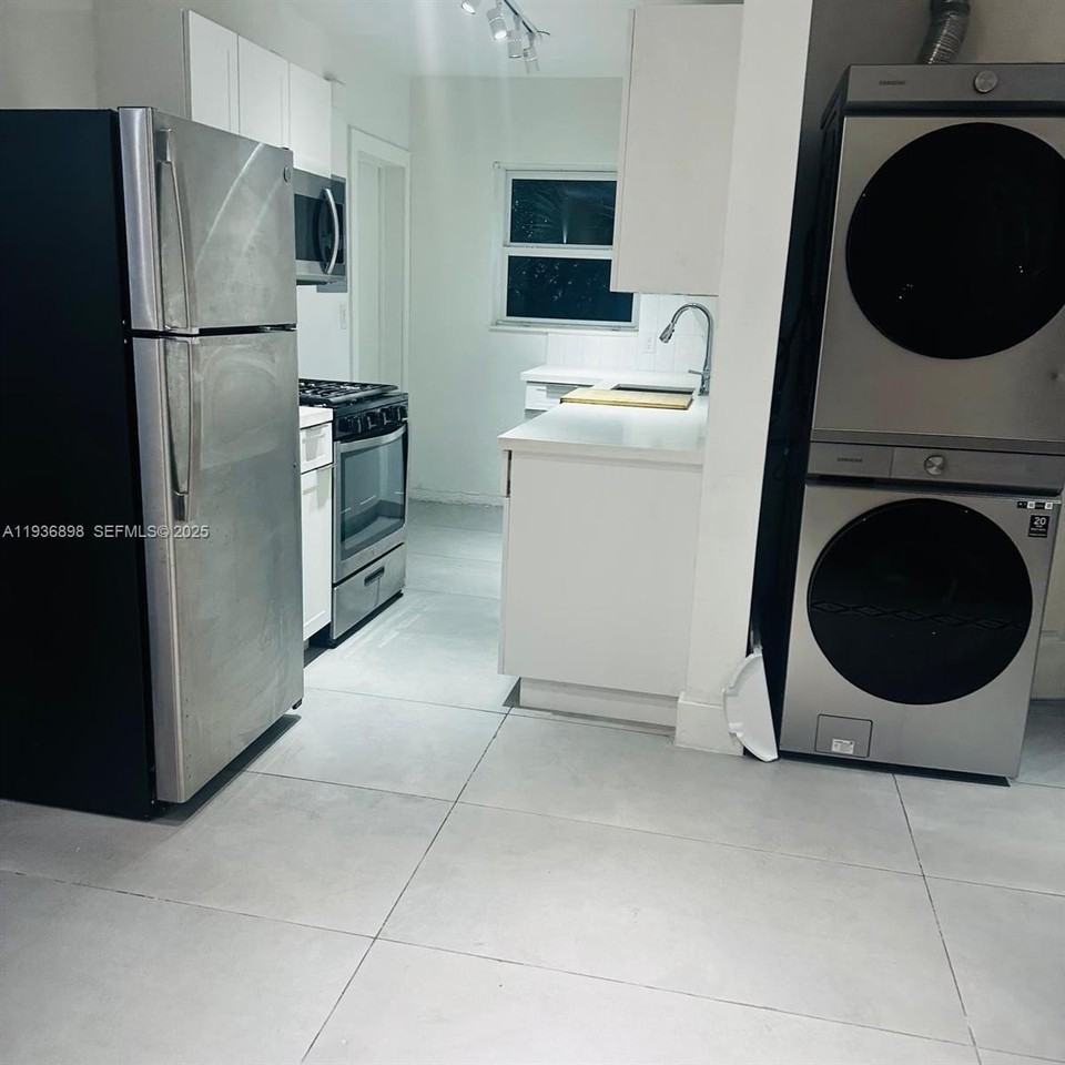 10070 E Bay Harbor Dr #70B - Photo 2 of 6