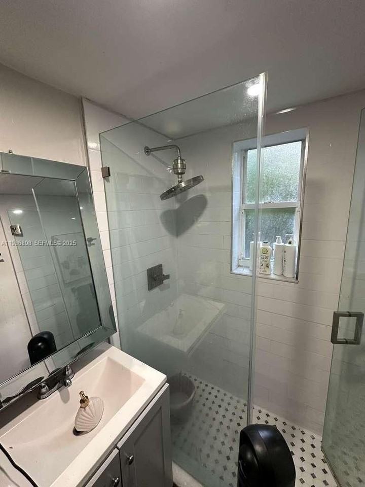 10070 E Bay Harbor Dr #70B - Photo 3 of 6