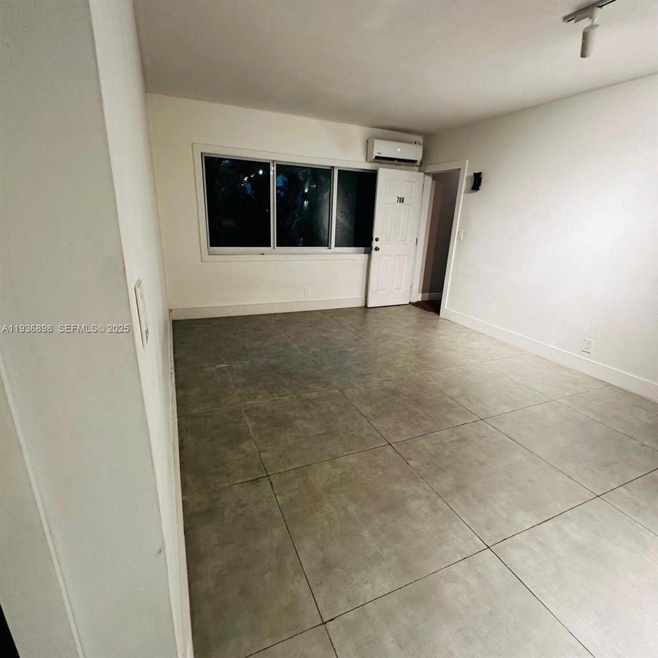 10070 E Bay Harbor Dr #70B - Photo 4 of 6