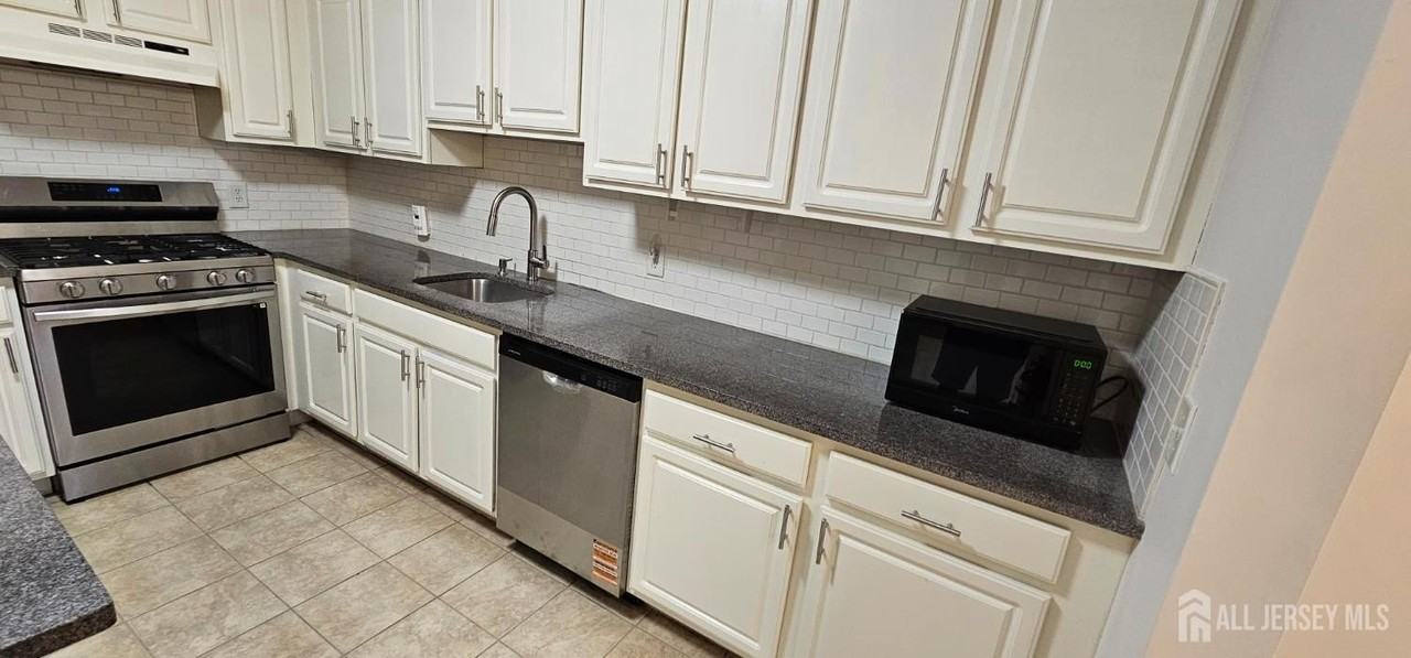 60 Forest Dr - Photo 7 of 23