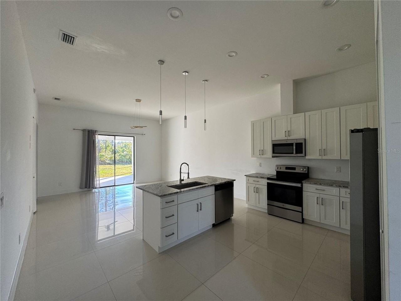 15 Regent Ln - Photo 2 of 14