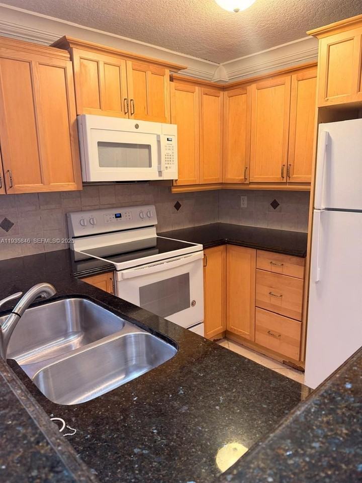 11795 Nw 30th St #101A - Photo 4 of 8