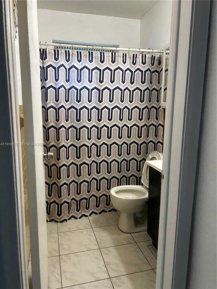 2230 Jackson St #1W - Photo 5 of 8